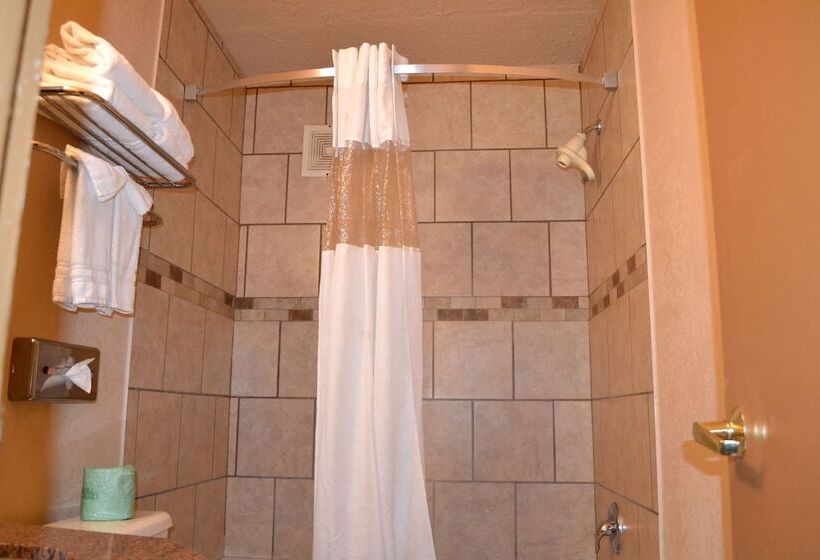 هتل Ramada By Wyndham West Atlantic City