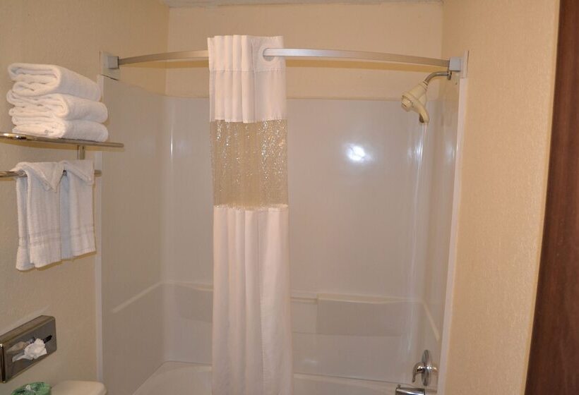 فندق Ramada By Wyndham West Atlantic City