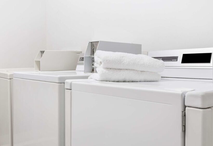 Отель Ramada Limited Norfolk