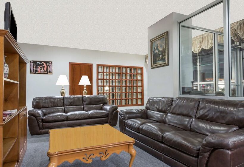 Отель Ramada Limited Norfolk