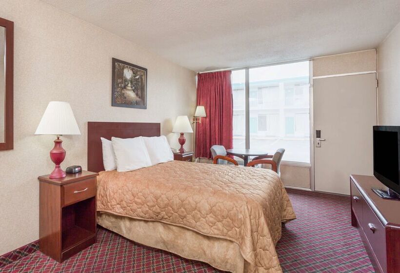 Отель Ramada Limited Norfolk