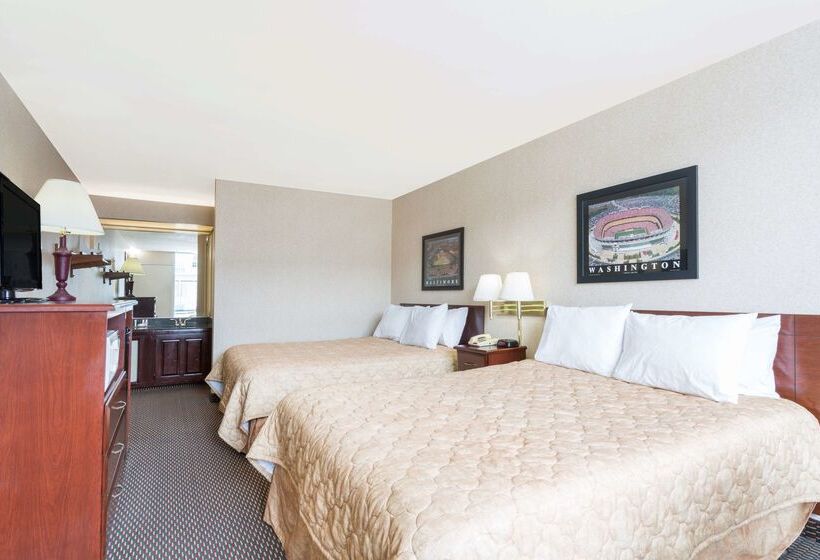 Отель Ramada Limited Norfolk