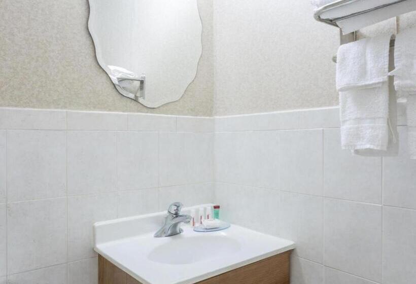 هتل Ramada Limited Norfolk