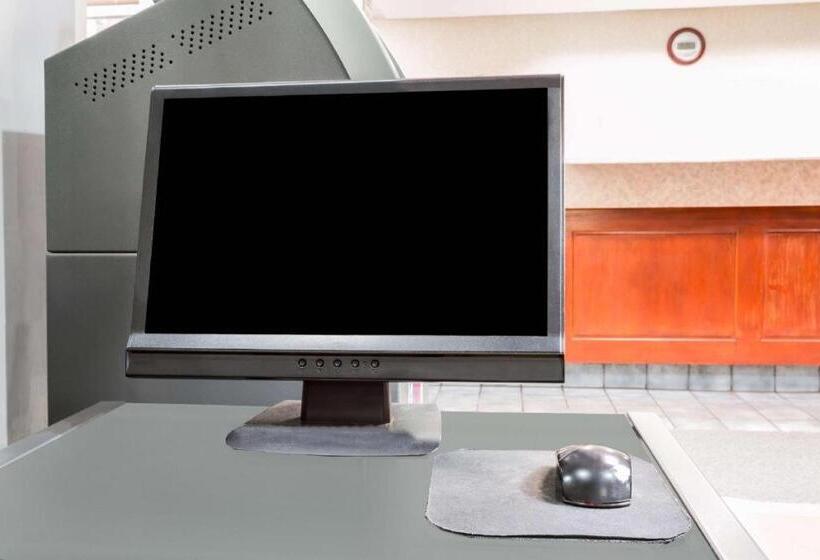 Отель Ramada Limited Norfolk