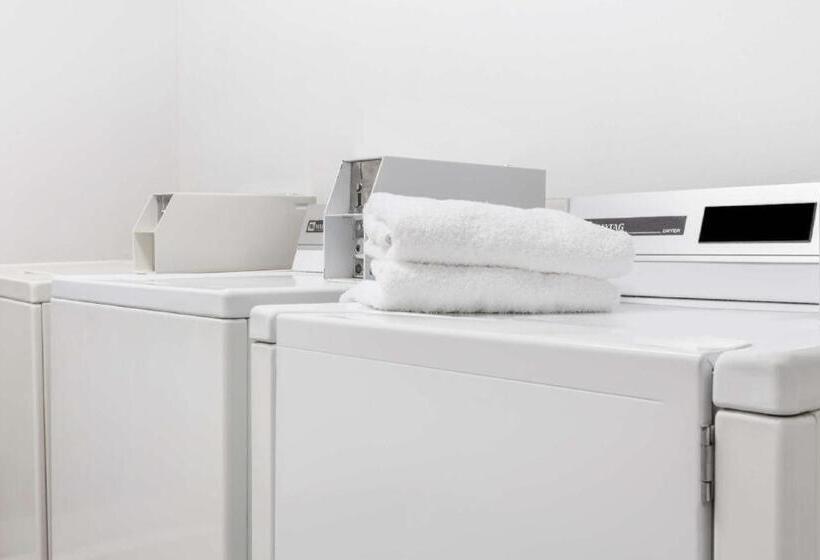 هتل Ramada Limited Norfolk