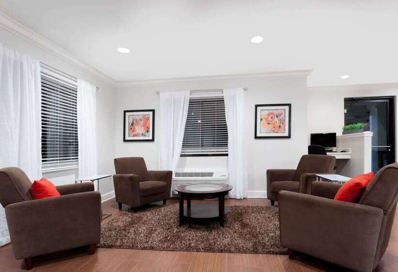 فندق Ramada By Wyndham Tell City