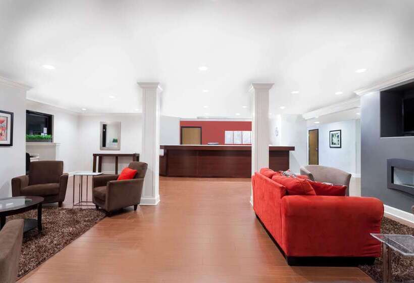 فندق Ramada By Wyndham Tell City