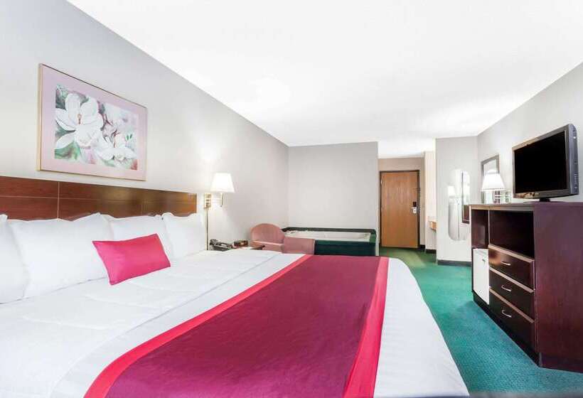 فندق Ramada By Wyndham Tell City