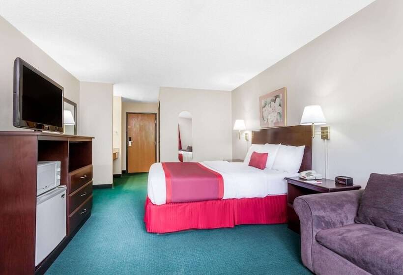 فندق Ramada By Wyndham Tell City