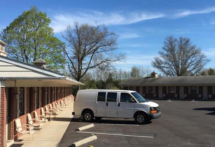 فندق Red Carpet Inn  Gettysburg