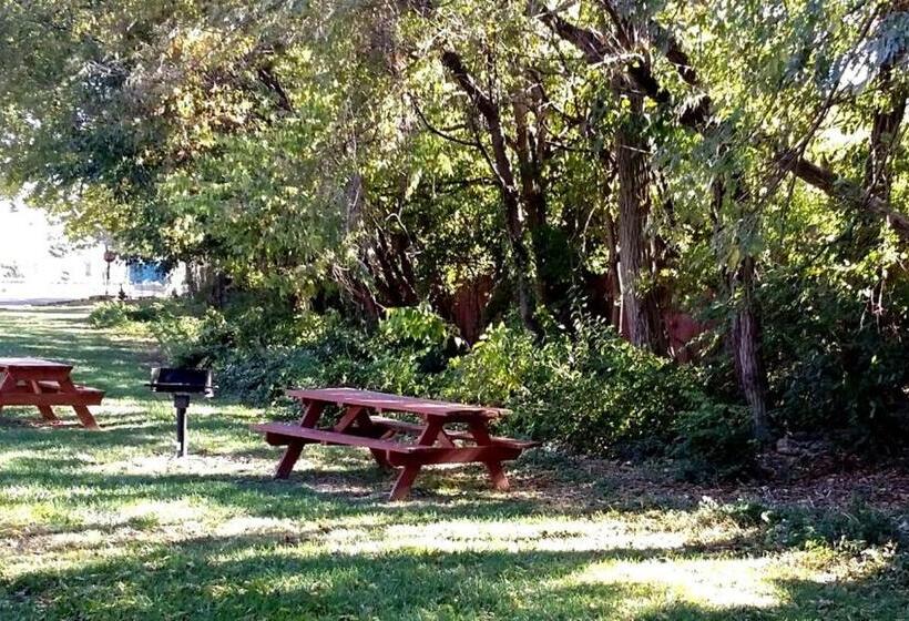 酒店 Red Carpet Inn  Louisville