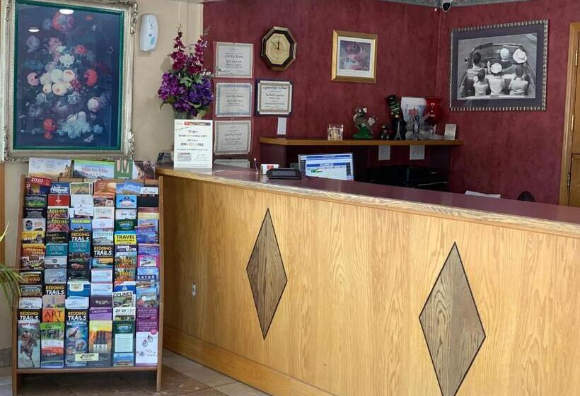 هتل Red Carpet Inn Medford