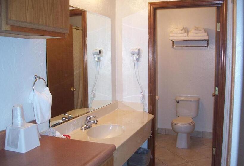 هتل Red Carpet Inn Medford