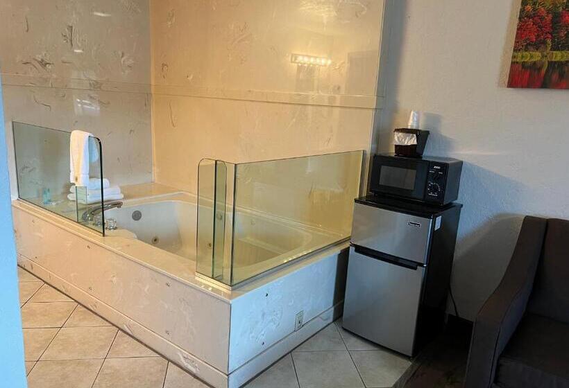 هتل Red Carpet Inn Medford