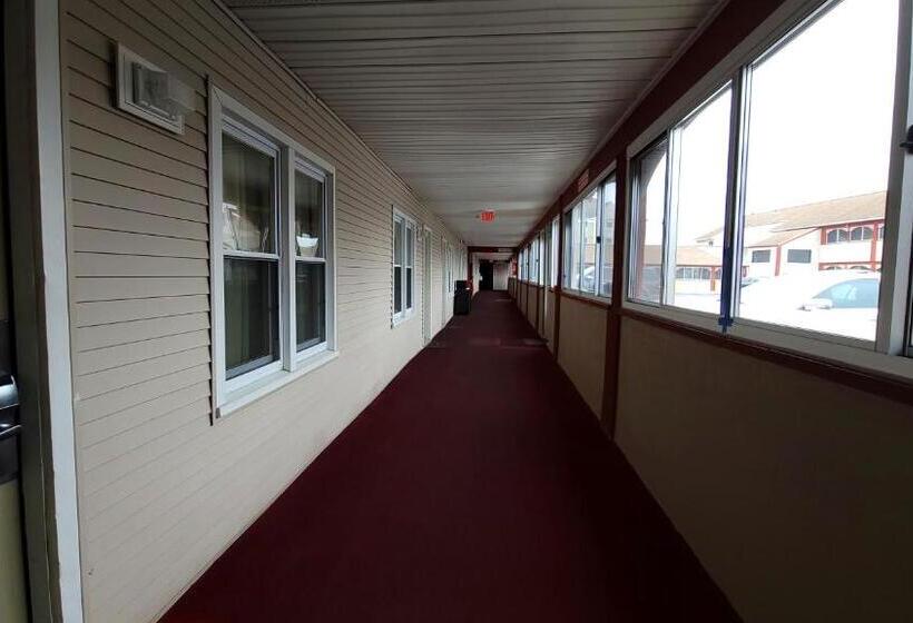 هتل Red Carpet Inn West Springfield