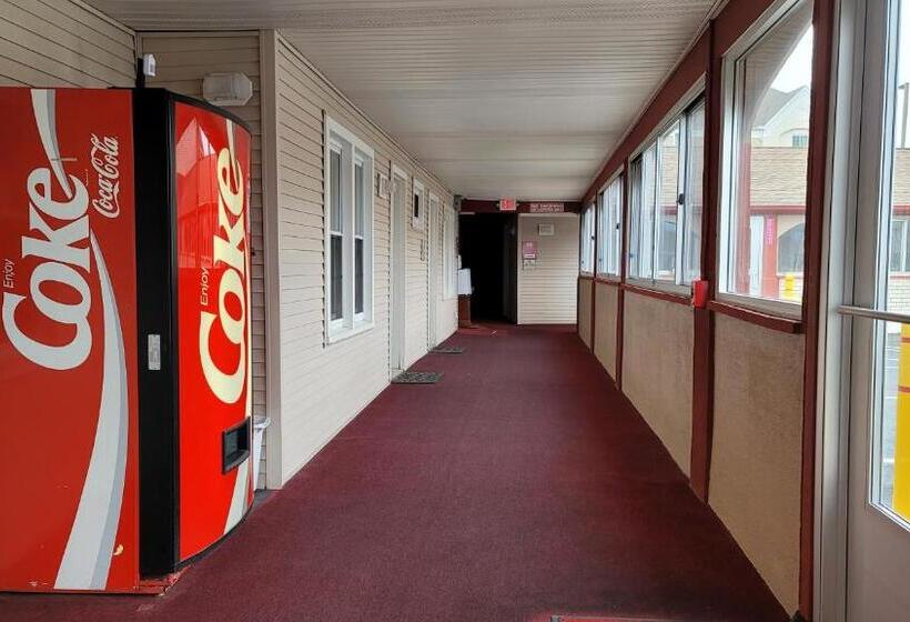 هتل Red Carpet Inn West Springfield