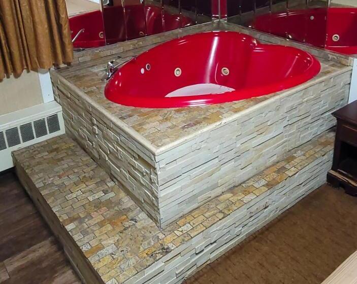 هتل Red Carpet Inn West Springfield