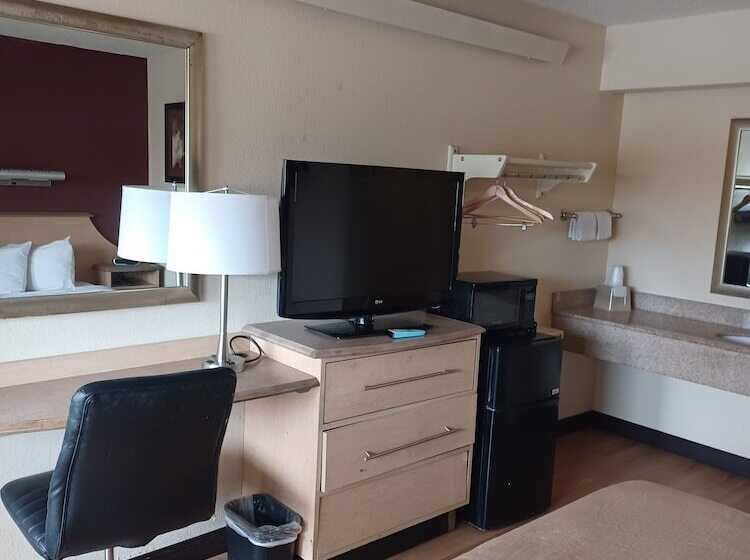 فندق Red Oak Inn Detroit Metro Airport   Belleville