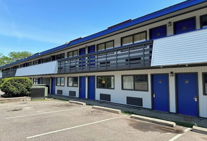 Отель American Inn & Suites Bishop Airport Flint