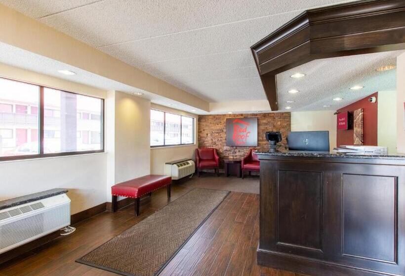 فندق Red Roof Inn Grand Rapids Airport