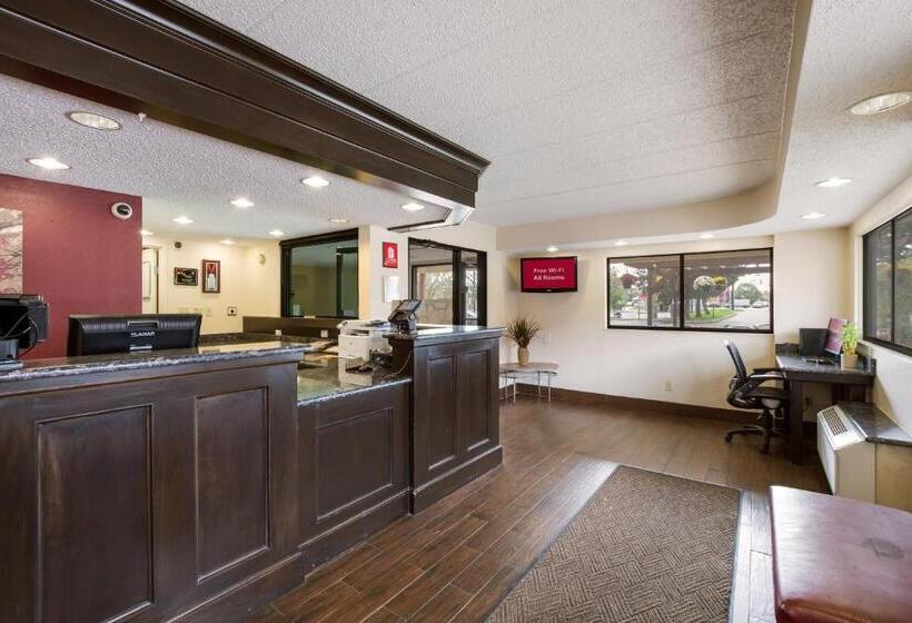 فندق Red Roof Inn Grand Rapids Airport