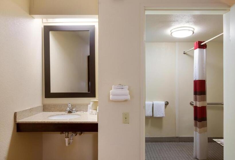 فندق Red Roof Inn Grand Rapids Airport