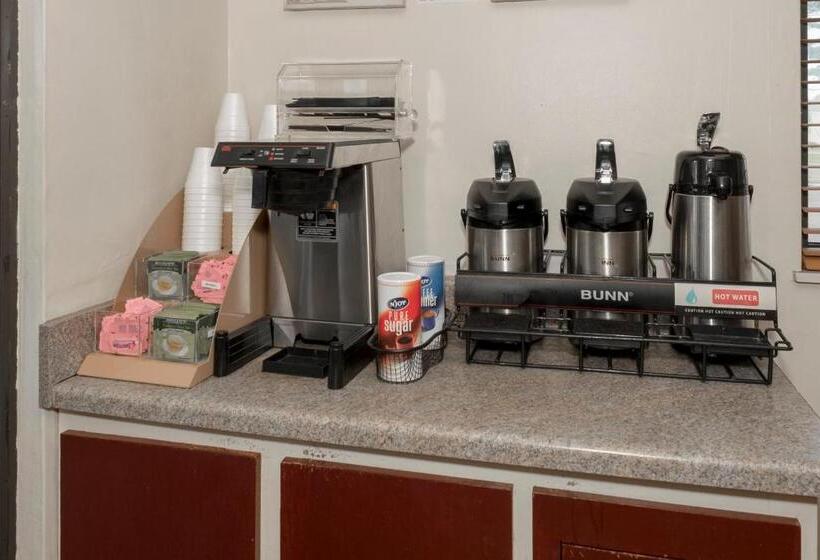 فندق Red Roof Inn Jackson Downtown  Fairgrounds