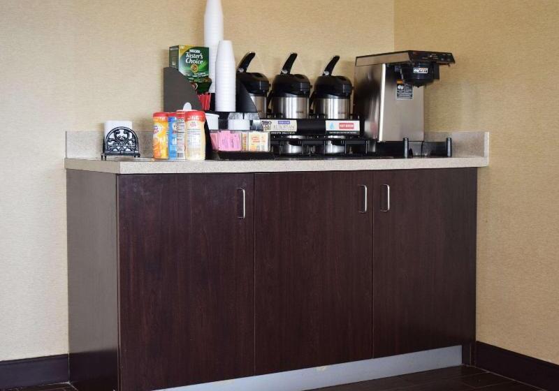 Отель Red Roof Inn Syracuse