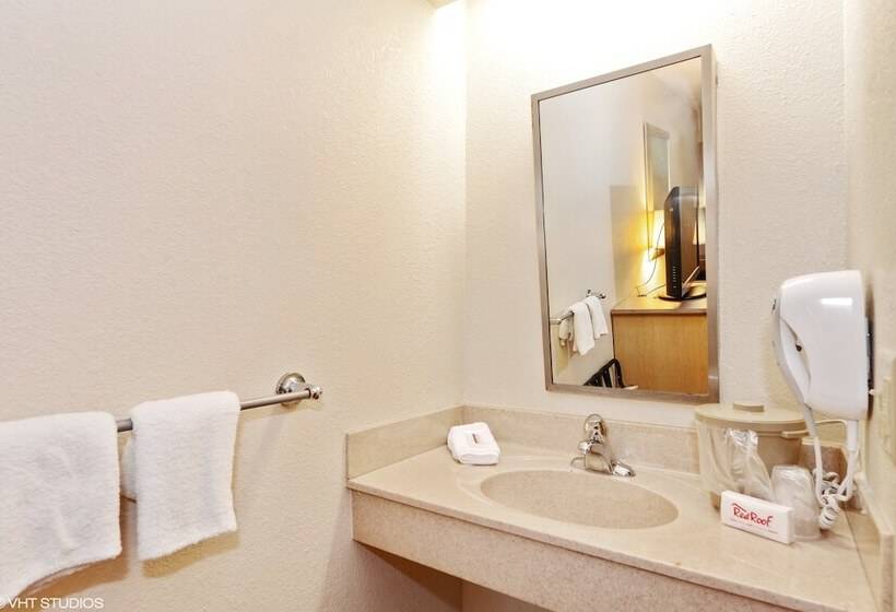 בית מלון כפרי Red Roof Inn Tampa Fairgrounds   Casino