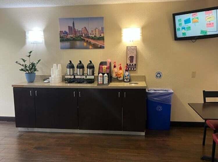 Отель Red Roof Inn Plus+ Austin South