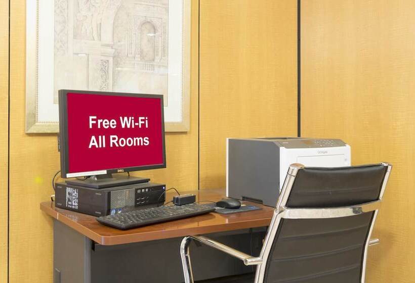 فندق Red Roof Inn Plus+ Columbus Downtown   Convention Center