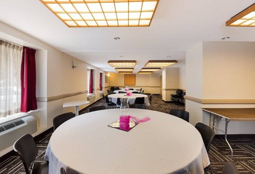 فندق Red Roof Inn Plus+ Columbus Downtown   Convention Center