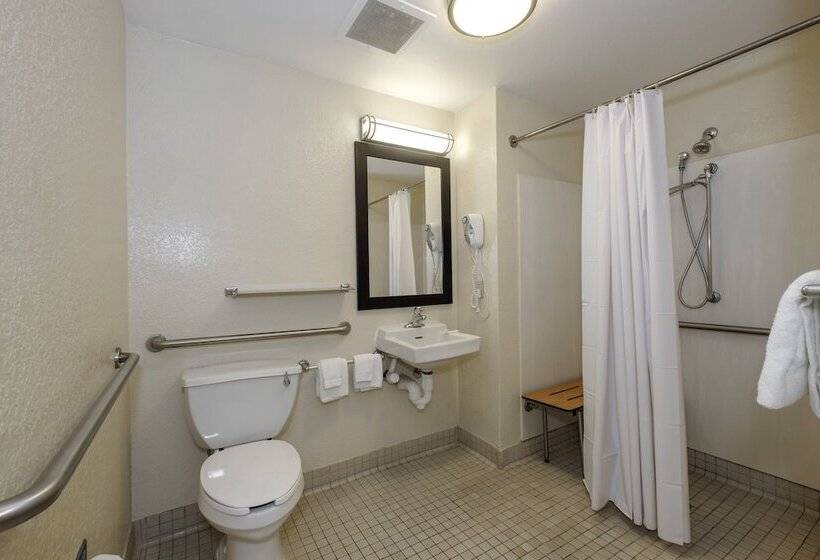 فندق Red Roof Inn Plus + Gainesville