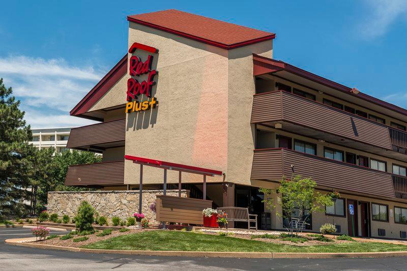 هتل Red Roof Inn Plus+ St Louis   Forest Park/ Hampton Ave