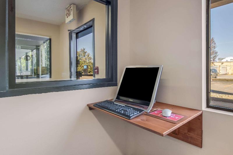 فندق Rodeway Inn & Suites