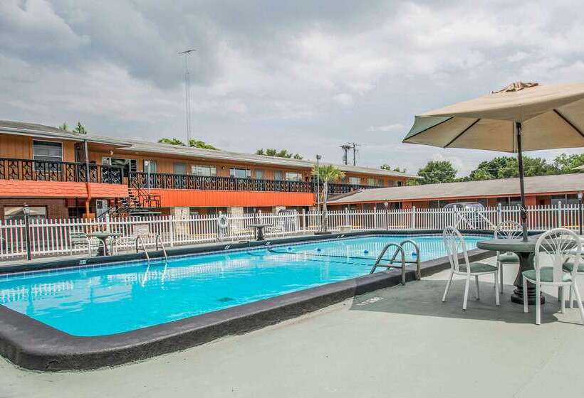 فندق Rodeway Inn & Suites Winter Haven Chain Of Lakes