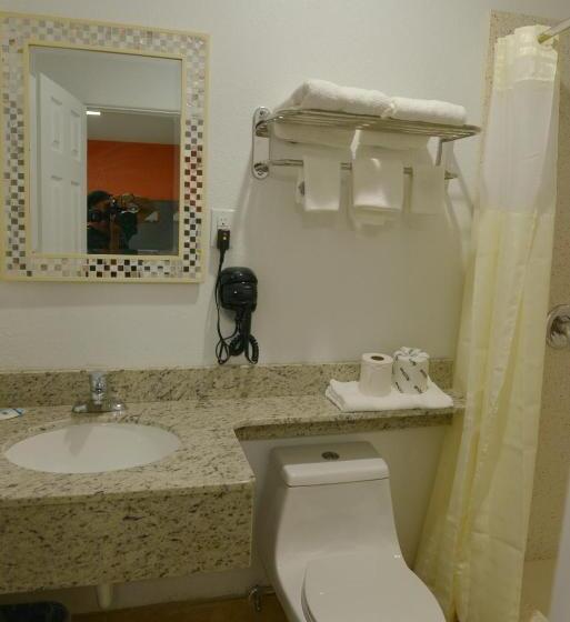 فندق Rodeway Inn & Suites Winter Haven Chain Of Lakes