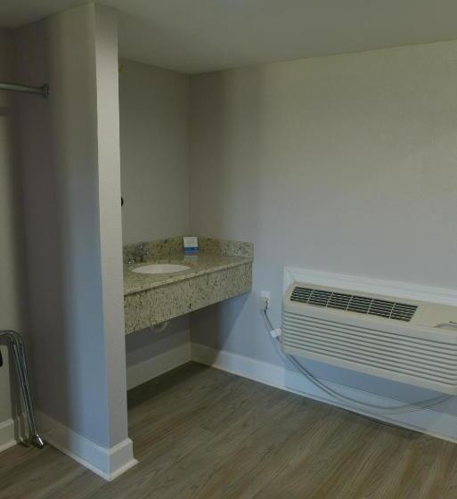 فندق Rodeway Inn & Suites Winter Haven Chain Of Lakes