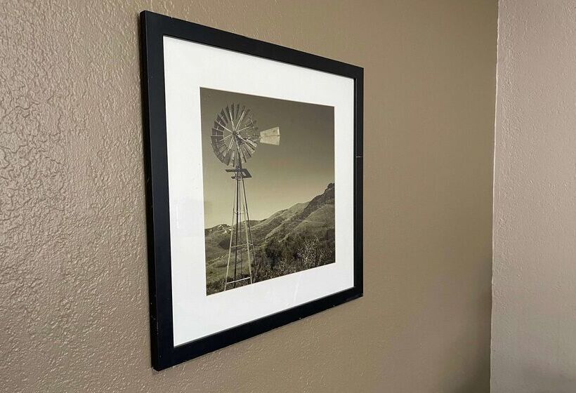 Отель Super 8 By Wyndham Junction City