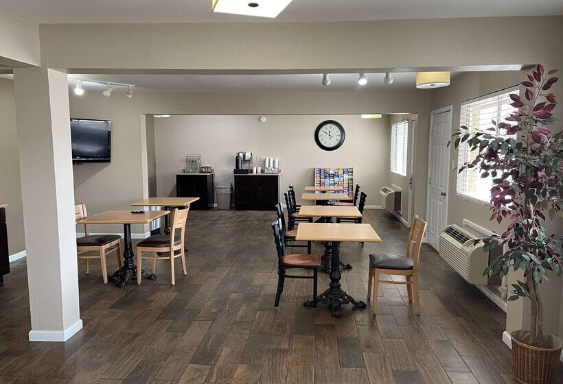 Отель Super 8 By Wyndham Junction City