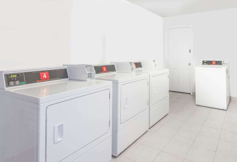 Отель Super 8 By Wyndham Junction City