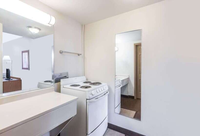 Отель Super 8 By Wyndham Junction City