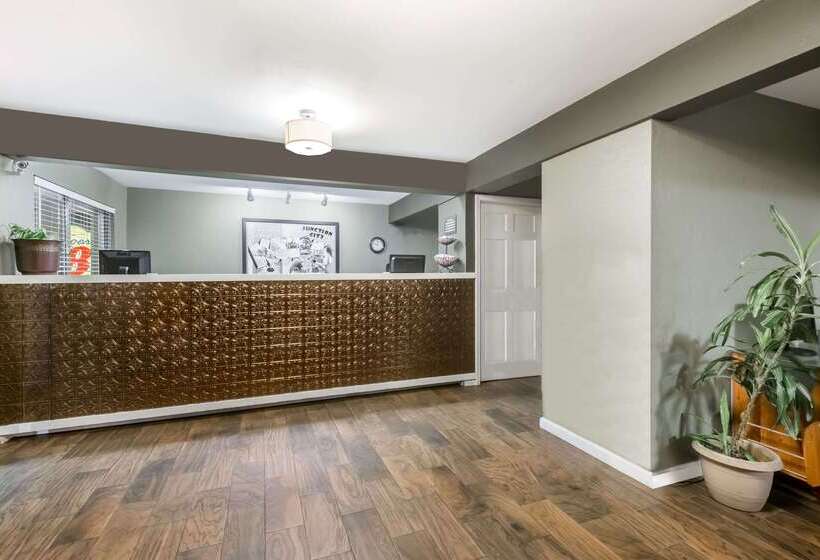 فندق Super 8 By Wyndham Junction City