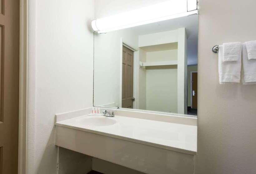 Отель Super 8 By Wyndham Junction City