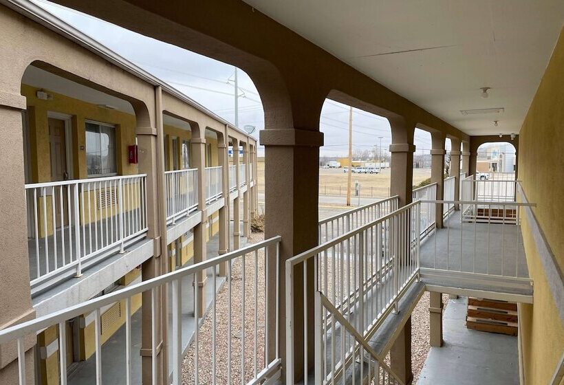 Отель Super 8 By Wyndham Junction City