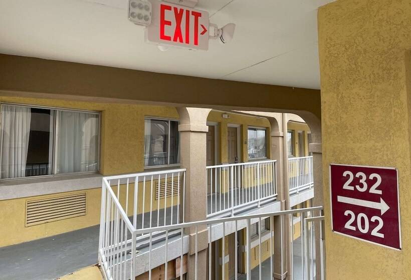 فندق Super 8 By Wyndham Junction City