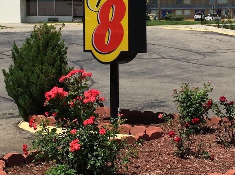 Отель Super 8 By Wyndham Junction City