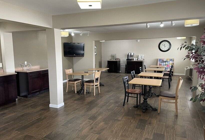 Отель Super 8 By Wyndham Junction City