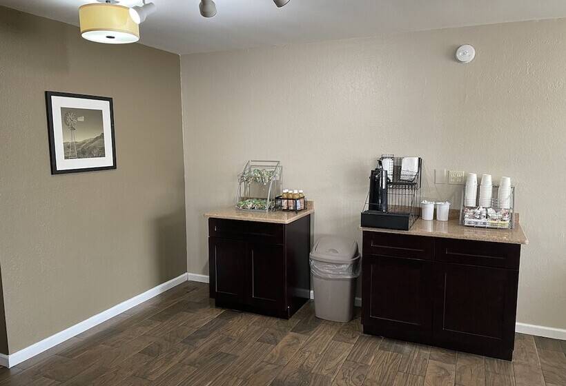 فندق Super 8 By Wyndham Junction City