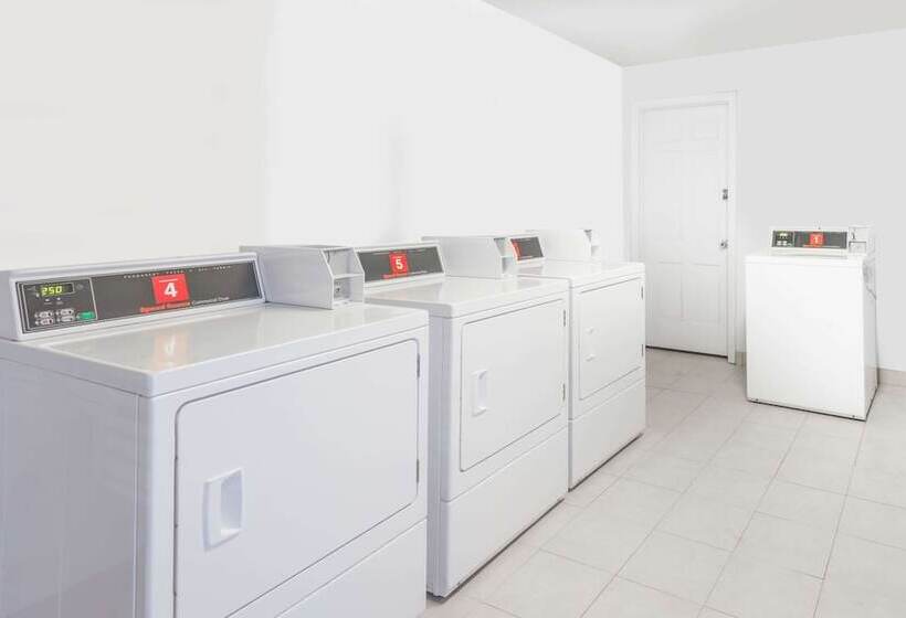 Отель Super 8 By Wyndham Junction City